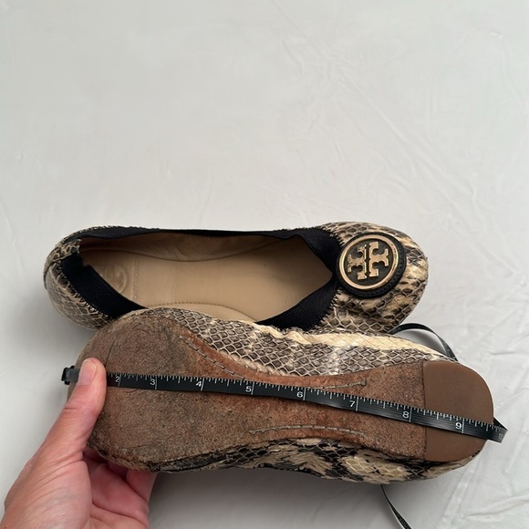 Tory Burch Caroline Roccia two tone cream and black snake flexible flats - Picture 10 of 10